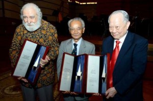 Proud recipients of the Merdeka Award, (from left) Syed Muhammad Naguib, Soepadmo and Ong.