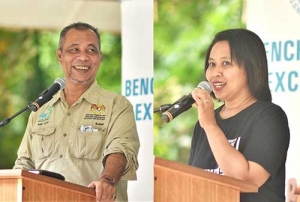 Abd Latif (kiri) dan Fairuz menyampaikan ucapan